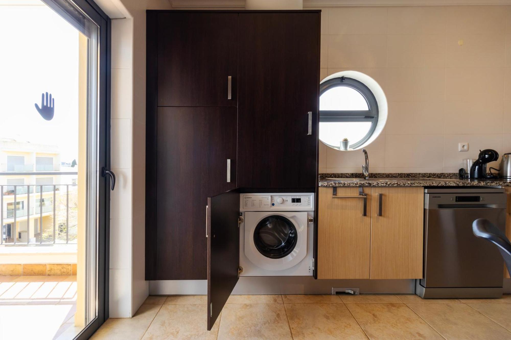 James's Quinta Palmeiras: Spacious Luxury Near Town And Apartment