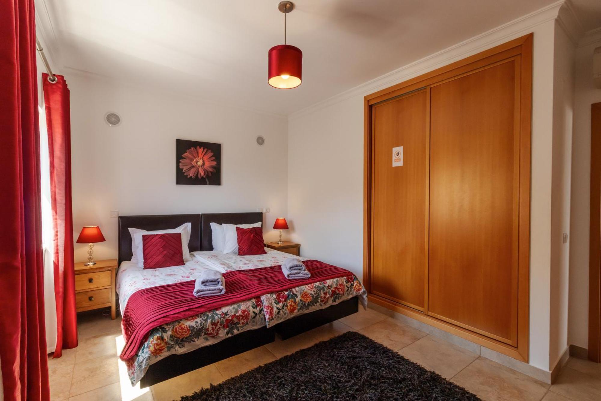 James's Quinta Palmeiras: Spacious Luxury Near Town And Apartment Lagos