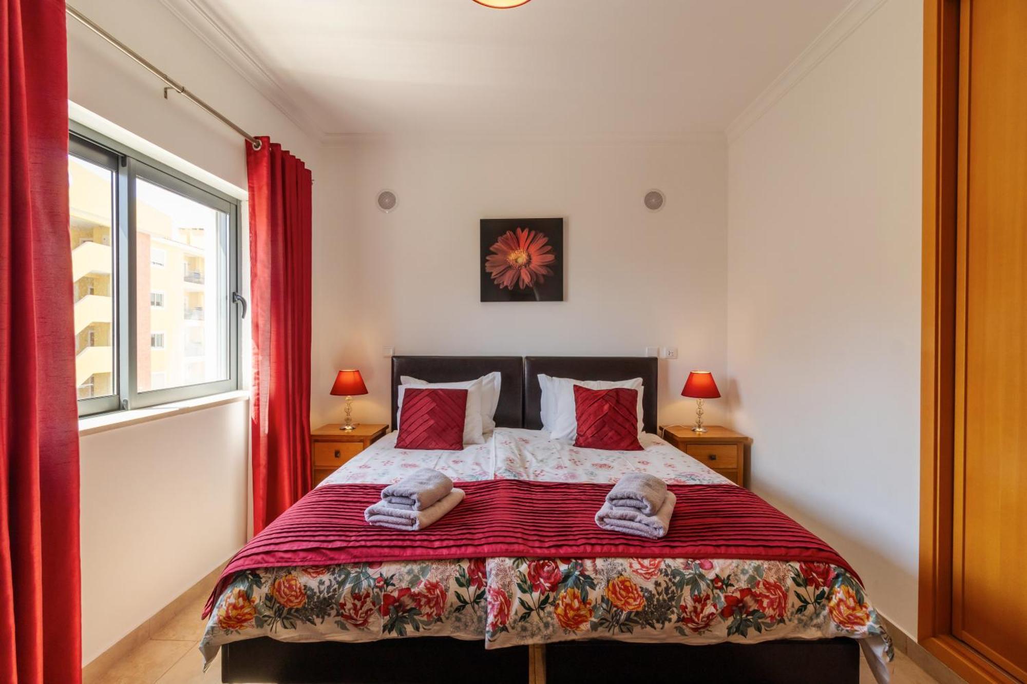 James's Quinta Palmeiras: Spacious Luxury Near Town And Apartment