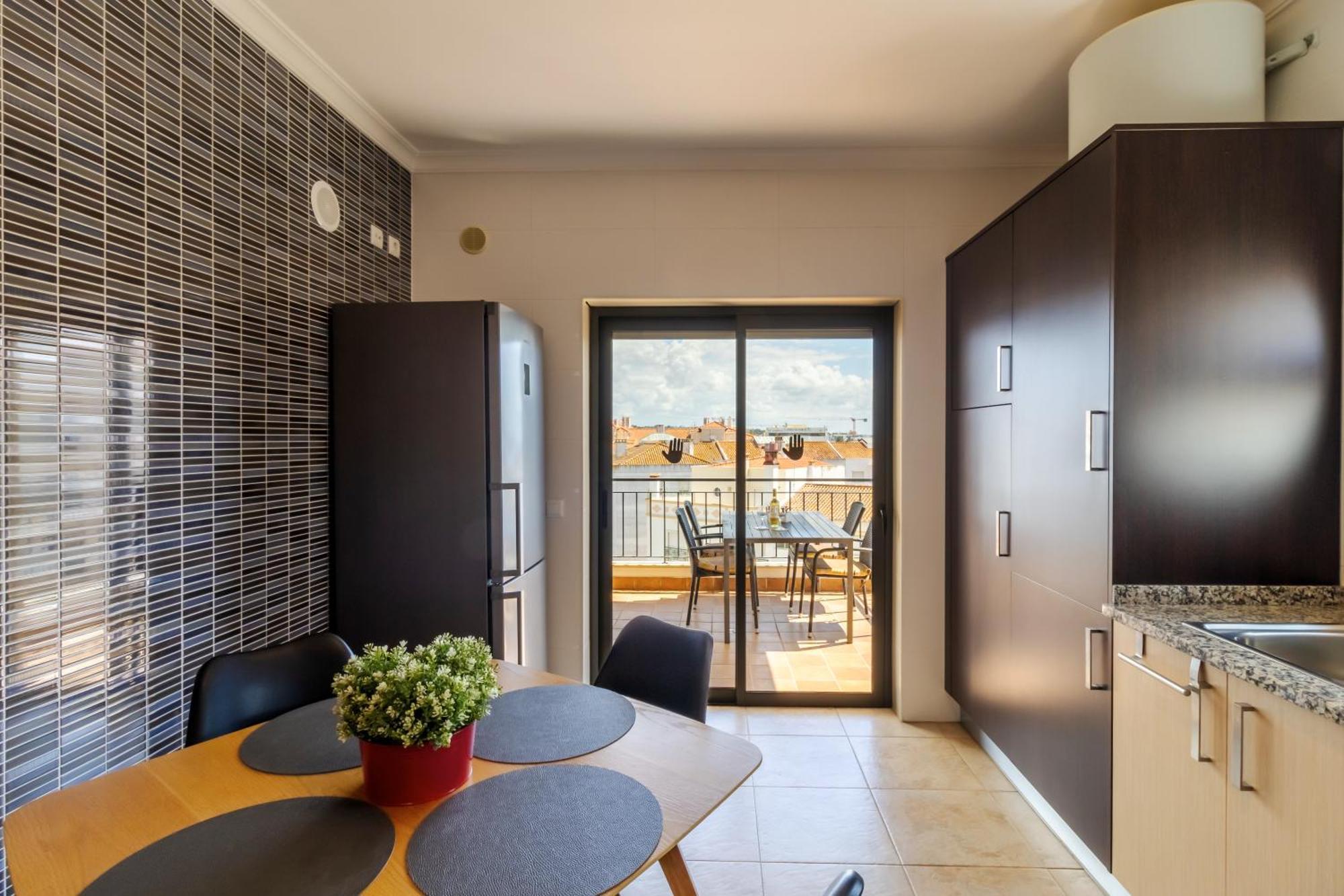 Apartment James's Quinta Palmeiras: Spacious Luxury Near Town And *