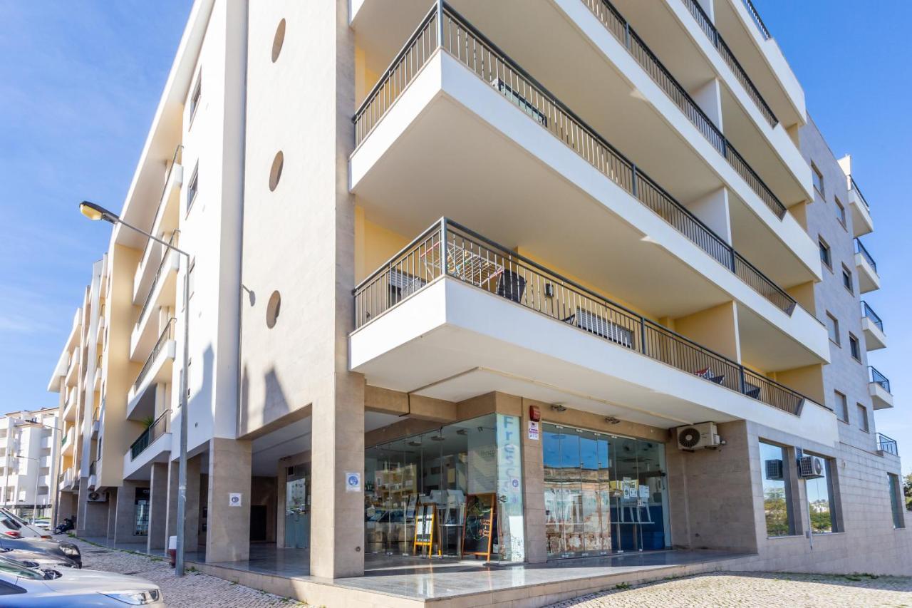 Apartamento James's Quinta Palmeiras, Spacious 2 Bedroom In Luxury Complex, Walking Distance To Town And