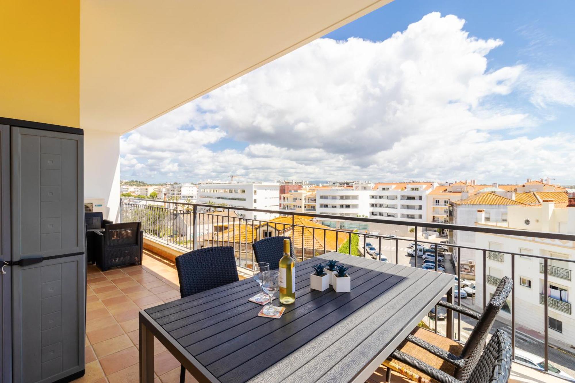 James's Quinta Palmeiras, Spacious 2 Bedroom In Luxury Complex, Walking Distance To Town And *