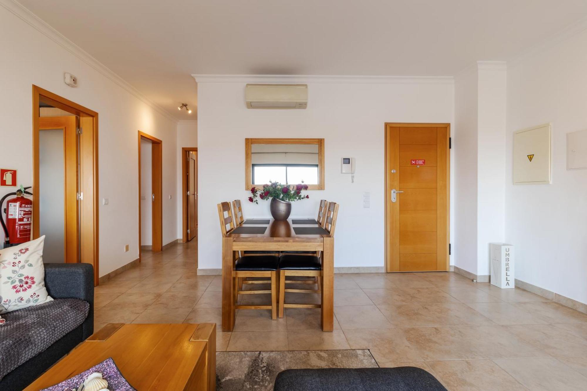 James's Quinta Palmeiras: Spacious Luxury Near Town And *