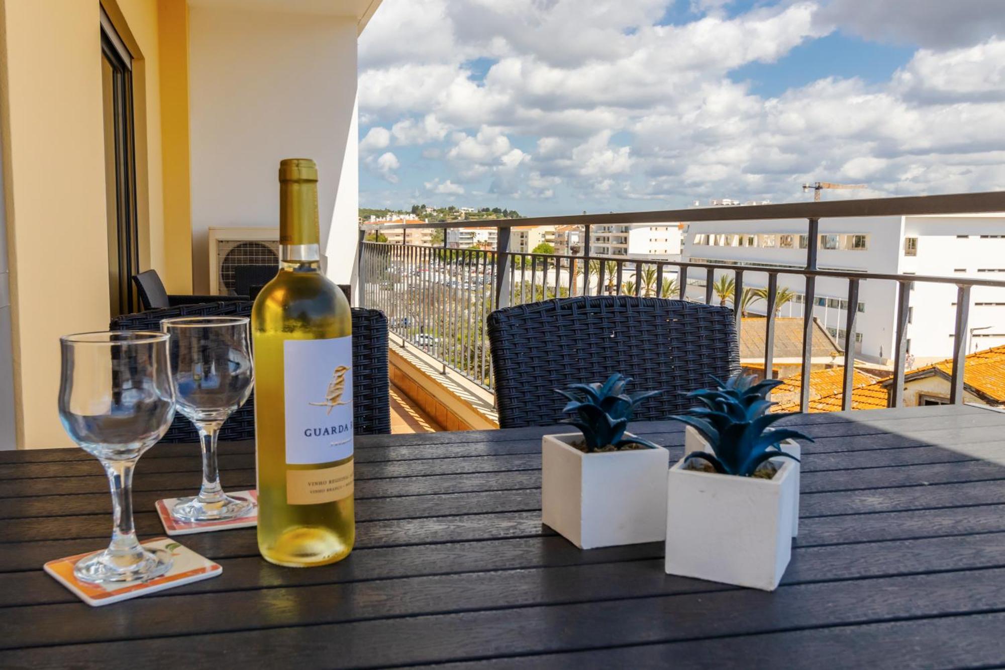 James's Quinta Palmeiras, Spacious 2 Bedroom In Luxury Complex, Walking Distance To Town And * Lagos