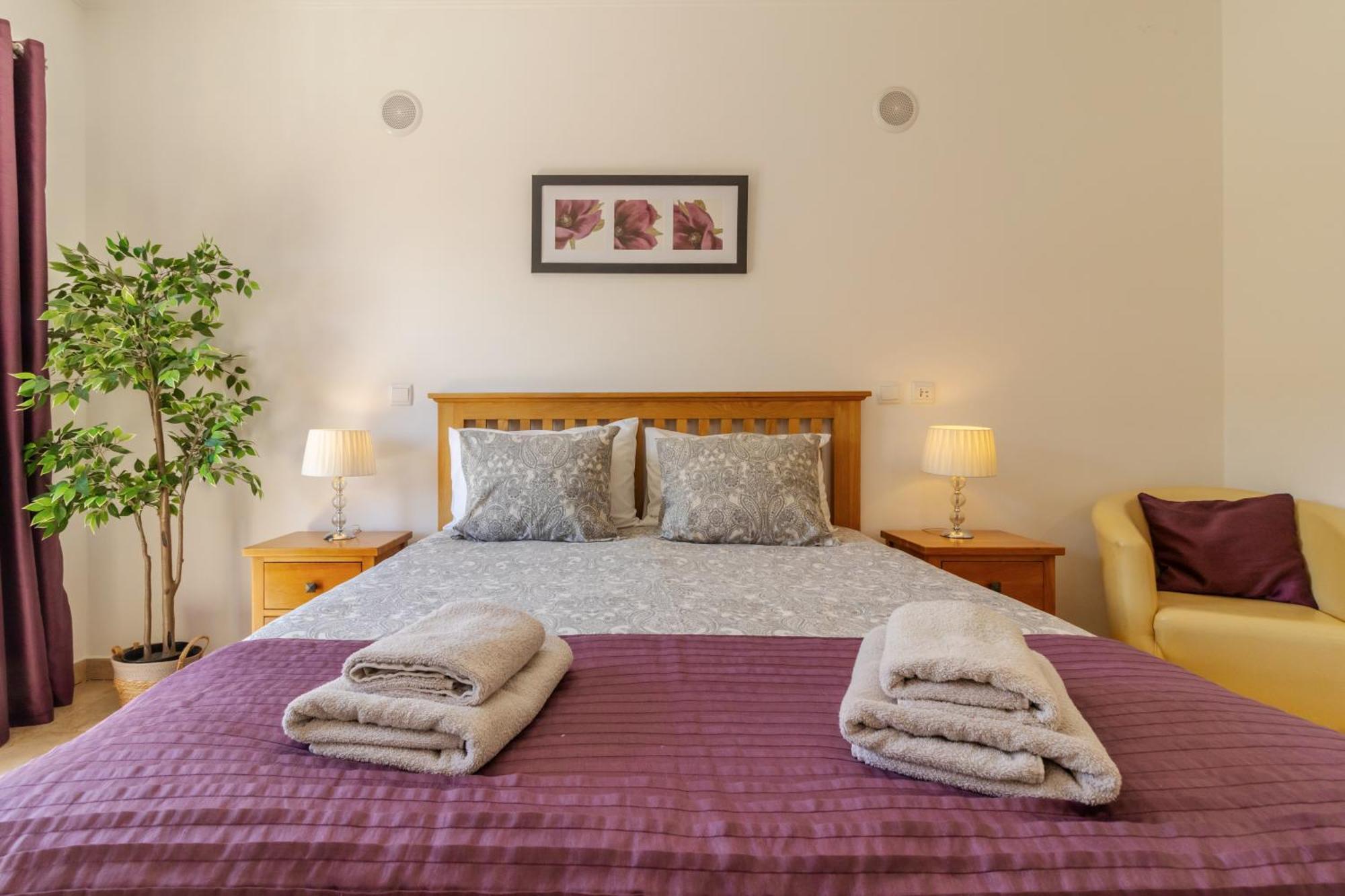 James's Quinta Palmeiras: Spacious Luxury Near Town And Apartment