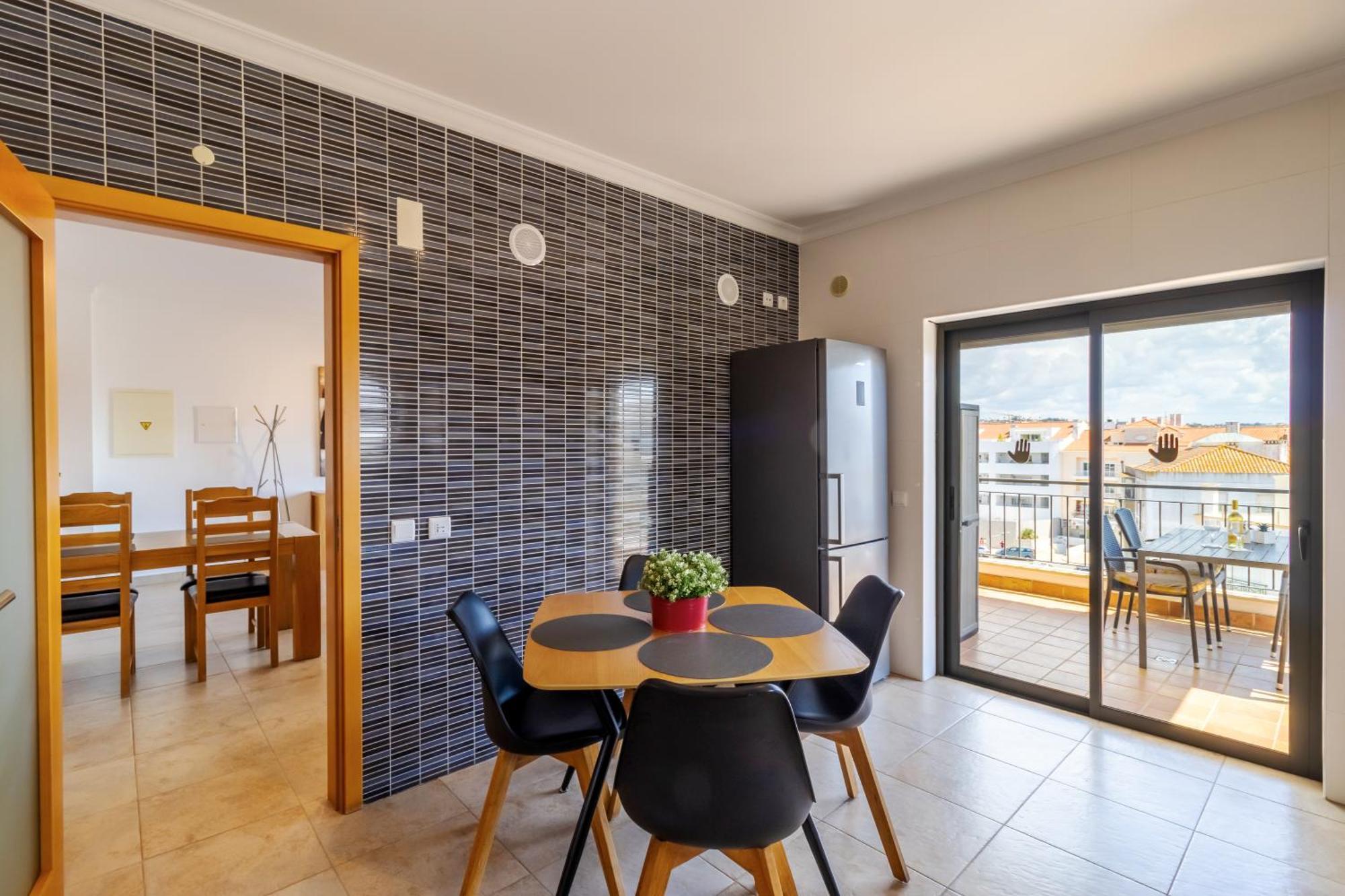 James's Quinta Palmeiras, Spacious 2 Bedroom In Luxury Complex, Walking Distance To Town And Apartamento *